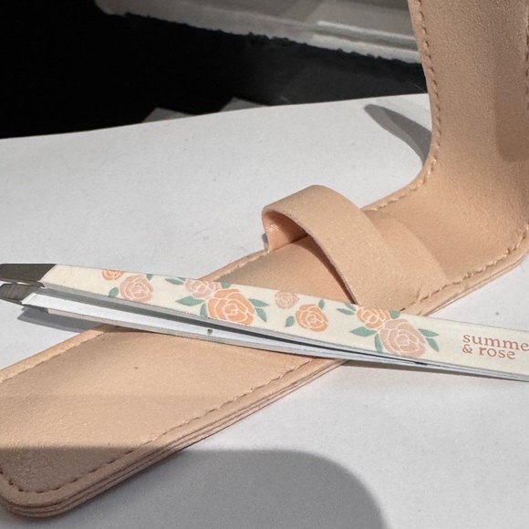 🌸✨ Summer & Rose Tweezer with Carrying Case – Pretty & Precise! ✨🌸 - Picture 14 of 16